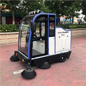 小型電動掃地車