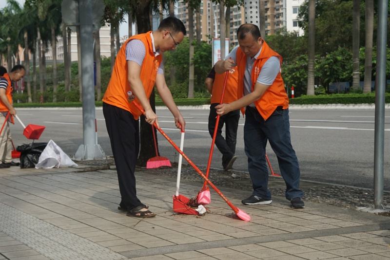 電動(dòng)環(huán)衛(wèi)清掃車解決市政環(huán)衛(wèi)人行道、輔道清掃難題