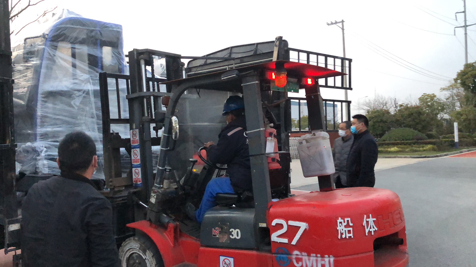 2000A型電動(dòng)掃地機(jī)順利交付招商局重工江蘇公司