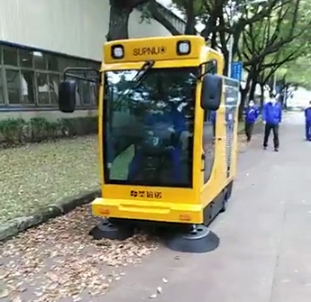 濕地公園落葉清掃選用哪款電動清掃車合適