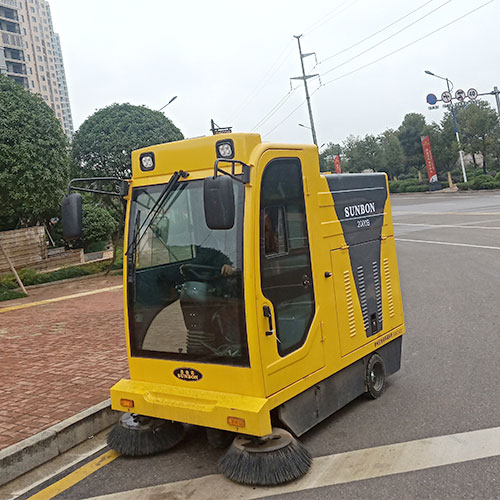 電動(dòng)吸塵車(chē)