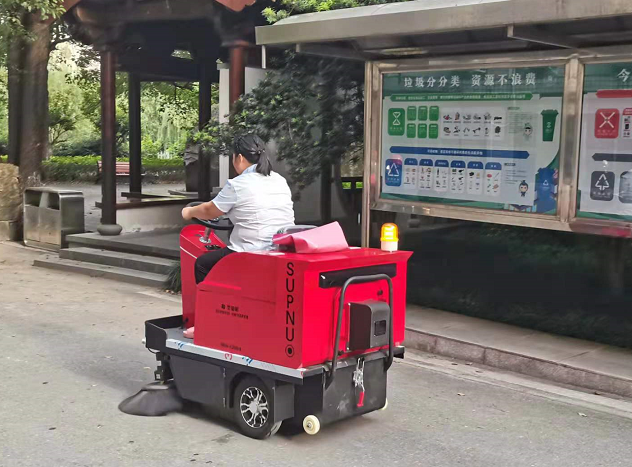 工業(yè)掃地車