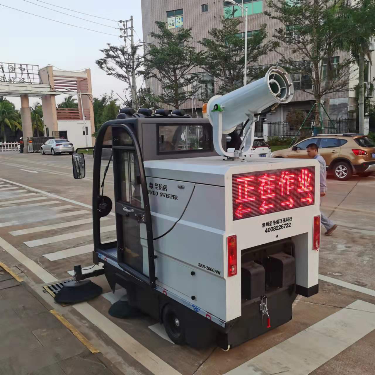 道路清掃機(jī)我們?cè)撛趺催x